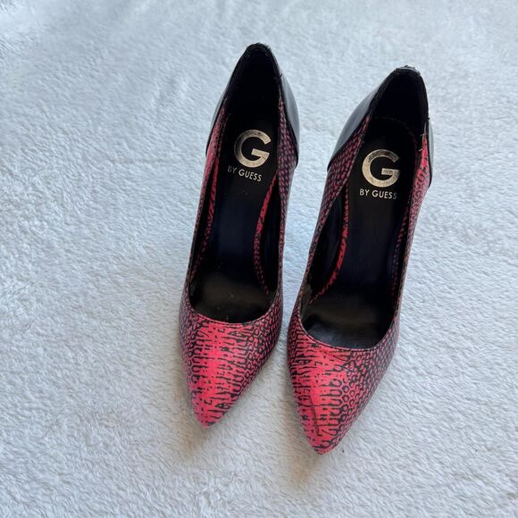 Guess Women's Black and Pink Courts - Picture 2 of 6